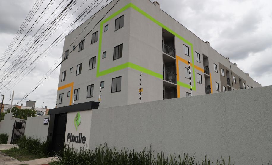 Com aporte do Casa Fácil Paraná, 51 novos apartamentos são entregues para famílias de Pinhais