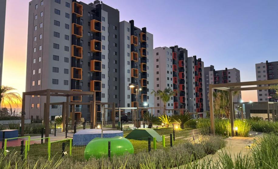 Mais de 130 mil famílias: Casa Fácil impulsiona habitação e movimenta a economia do Paraná