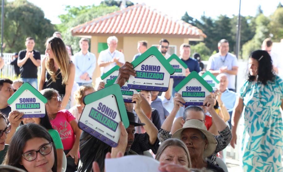 Mais de 130 mil famílias: Casa Fácil impulsiona habitação e movimenta a economia do Paraná