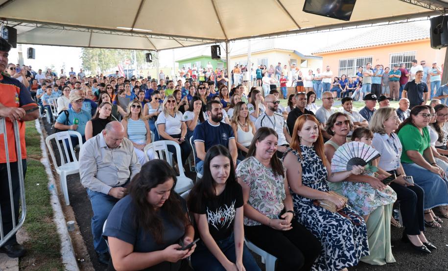 Governador Ratinho Junior entrega casa própria a 83 famílias de Siqueira Campos