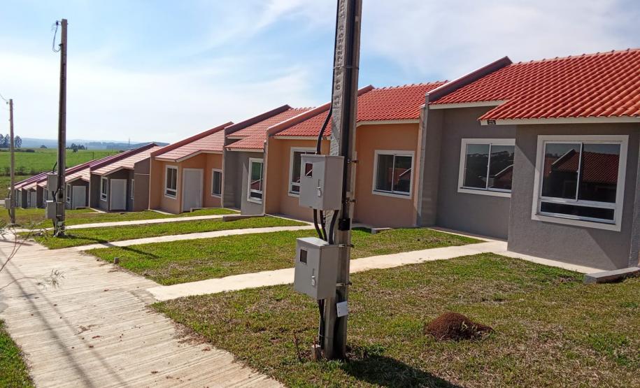 Com subsídio do Estado, 33 famílias de Palmeira recebem as chaves de seus novos lares