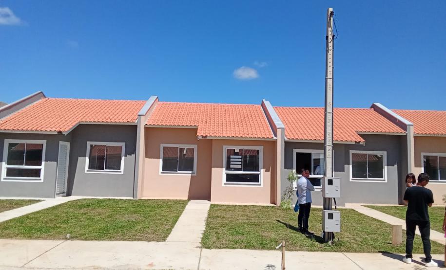 Com subsídio do Estado, 33 famílias de Palmeira recebem as chaves de seus novos lares