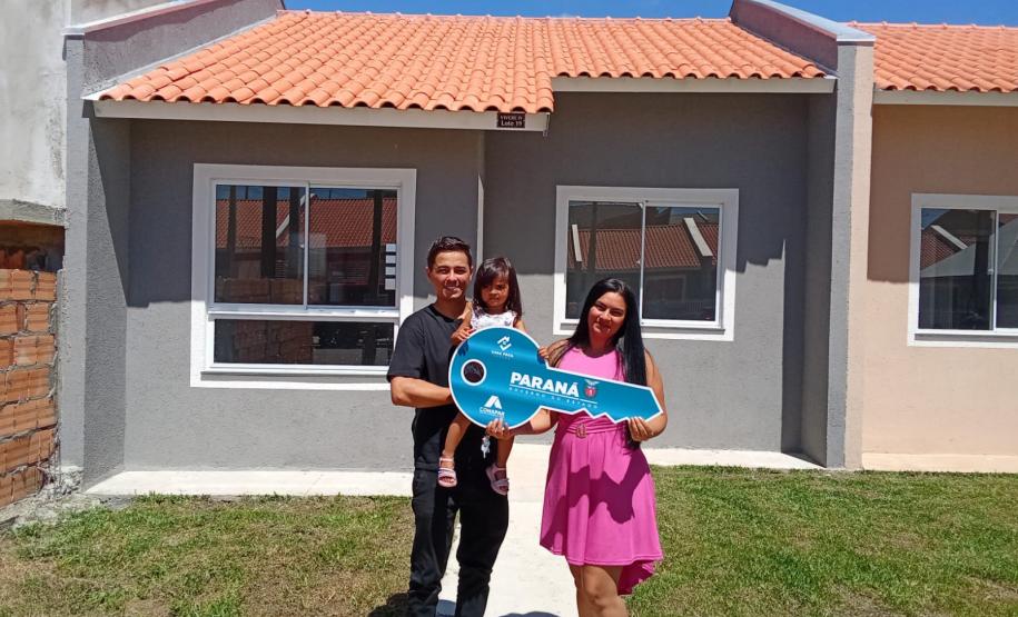 Com subsídio do Estado, 33 famílias de Palmeira recebem as chaves de seus novos lares