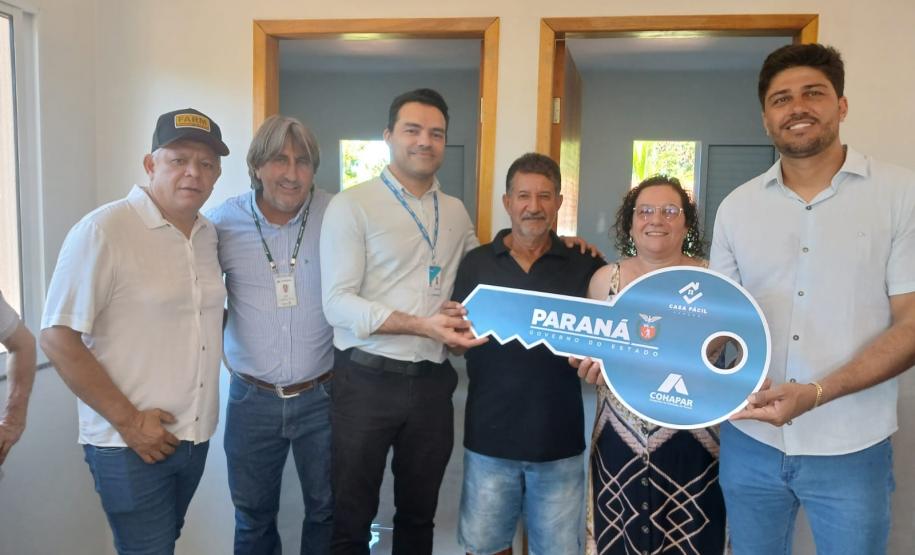 Com recursos do Casa Fácil, Cohapar entrega moradias rurais para famílias de Altônia