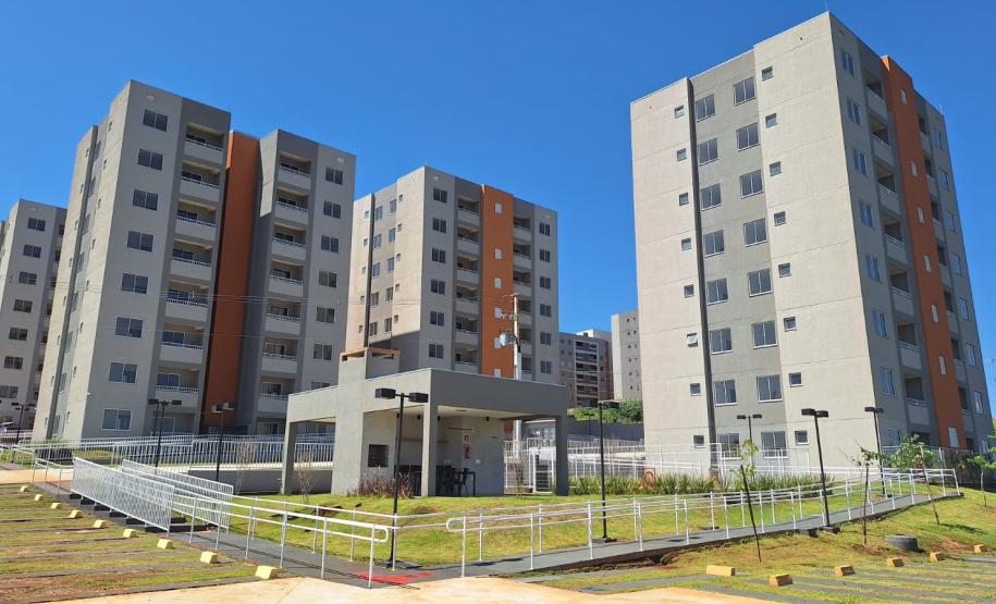 Estado investe R$ 2,5 milhões e entrega residencial com 160 apartamentos em Apucarana