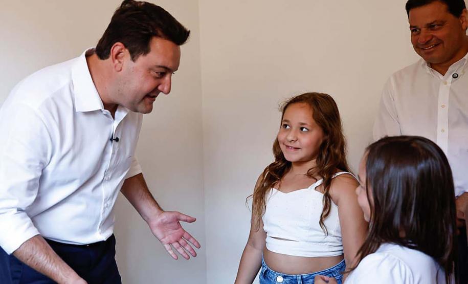 Governador entrega 220 casas em Ponta Grossa com investimento do Casa Fácil