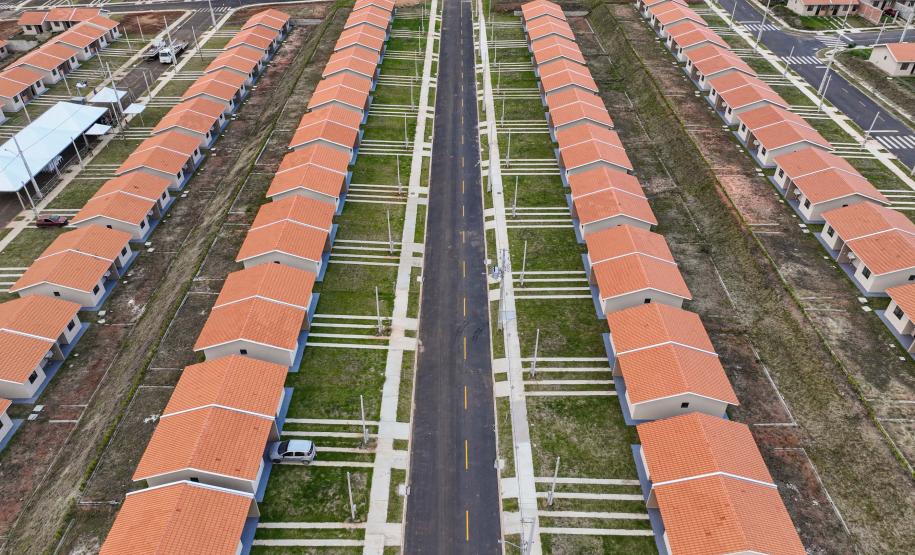 Governador entrega 220 casas em Ponta Grossa com investimento do Casa Fácil