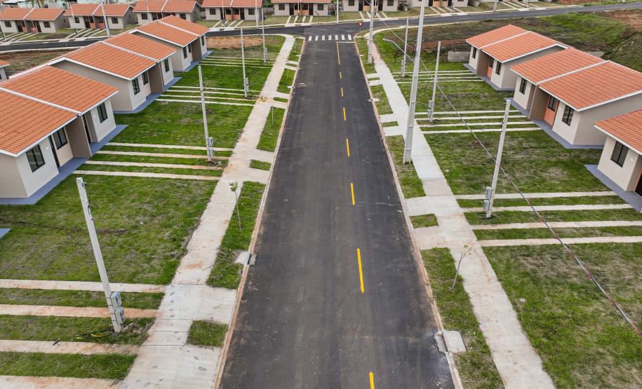 Governador entrega 220 casas em Ponta Grossa com investimento do Casa Fácil