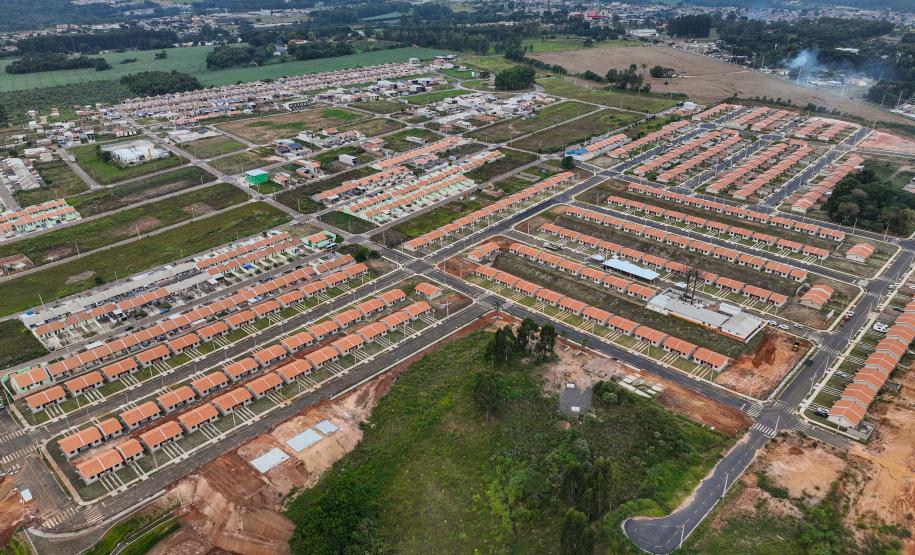Governador entrega 220 casas em Ponta Grossa com investimento do Casa Fácil