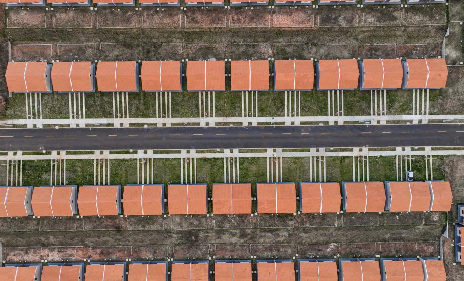 Governador entrega 220 casas em Ponta Grossa com investimento do Casa Fácil