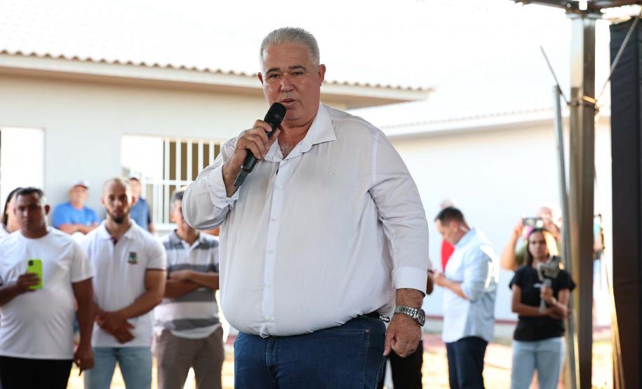 Governador entrega moradias e anuncia R$ 36,2 milhões para estradas rurais em Terra Rica