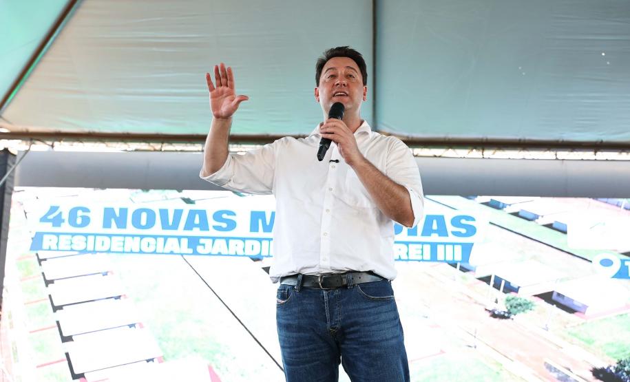 Governador entrega moradias e anuncia R$ 36,2 milhões para estradas rurais em Terra Rica