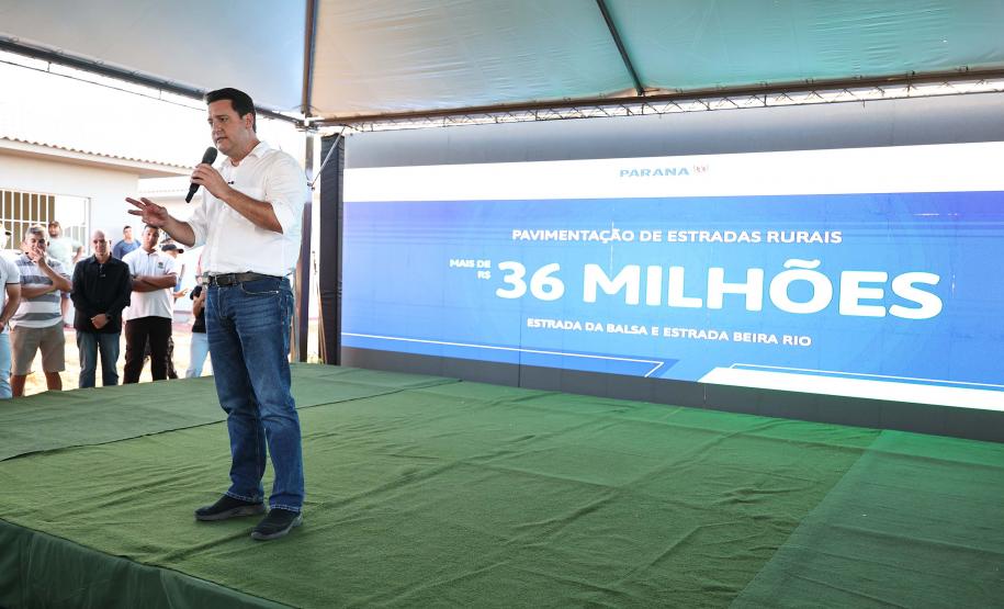 Governador entrega moradias e anuncia R$ 36,2 milhões para estradas rurais em Terra Rica