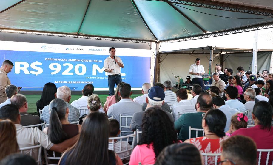 Governador entrega moradias e anuncia R$ 36,2 milhões para estradas rurais em Terra Rica
