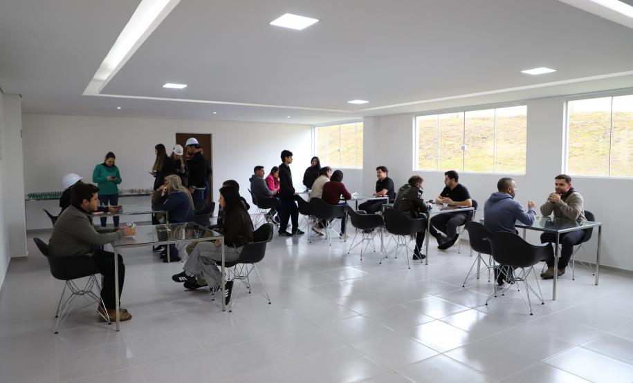 Com recursos do Estado, Cohapar entrega primeira etapa de novo empreendimento na capital