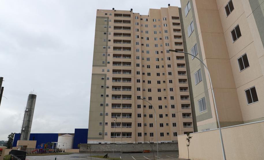Com recursos do Estado, Cohapar entrega primeira etapa de novo empreendimento na capital