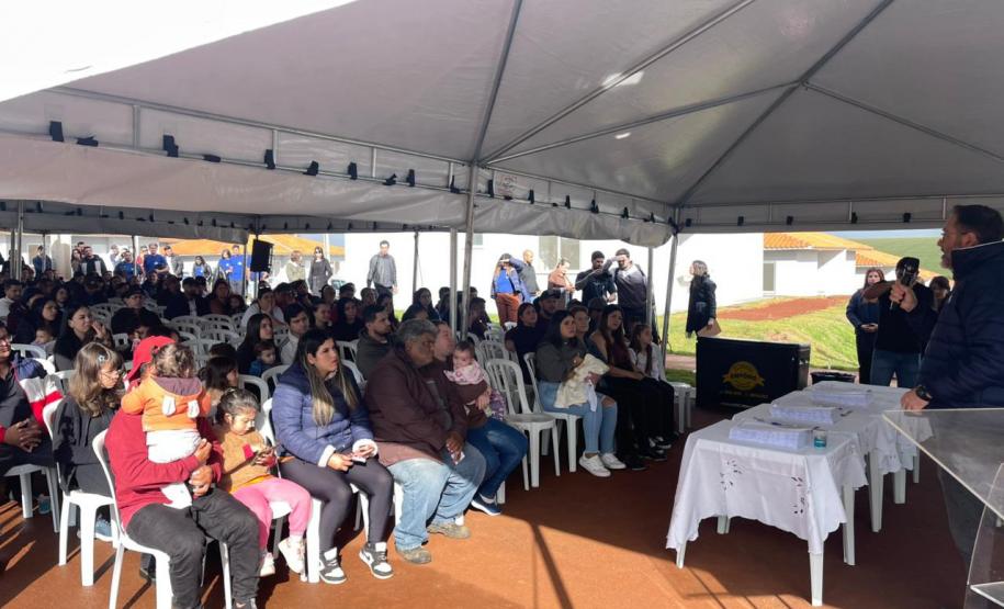 Aporte estadual de R$ 2,4 milhões garante entrega de 120 casas a famílias de Campo Mourão