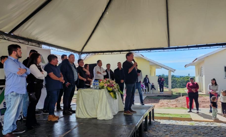 47 famílias de Figueira recebem moradias financiadas pela Cohapar