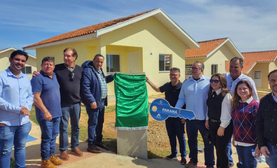 47 famílias de Figueira recebem moradias financiadas pela Cohapar