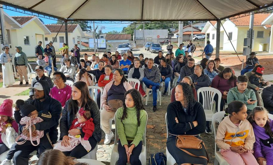 47 famílias de Figueira recebem moradias financiadas pela Cohapar