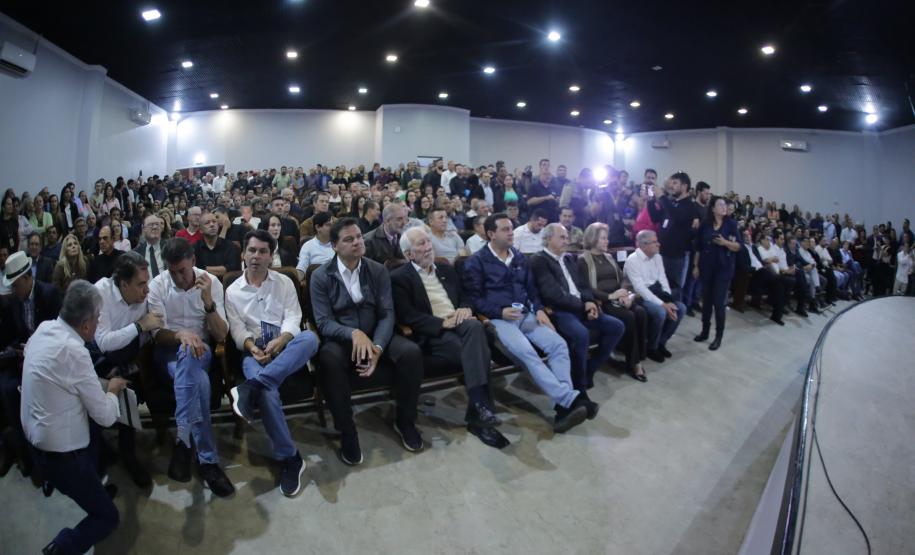 Governador autoriza 964 moradias e R$ 242 milhões em investimentos para Cascavel