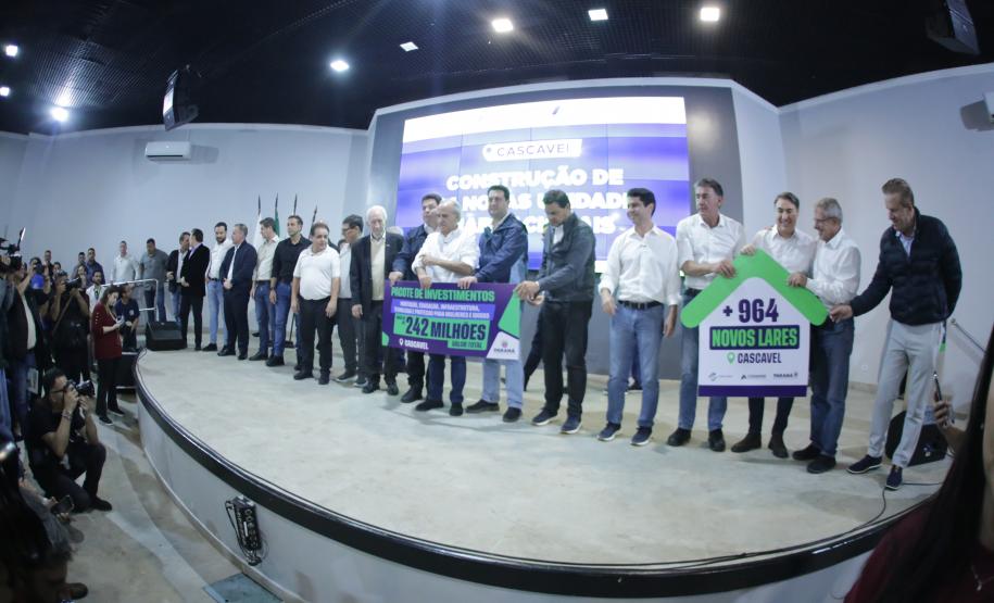 Governador autoriza 964 moradias e R$ 242 milhões em investimentos para Cascavel