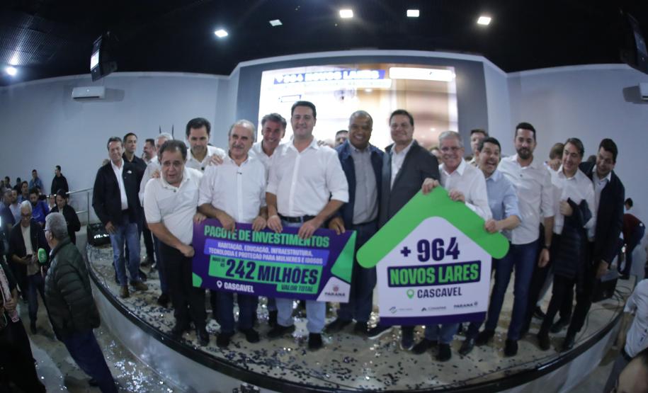 Governador autoriza 964 moradias e R$ 242 milhões em investimentos para Cascavel