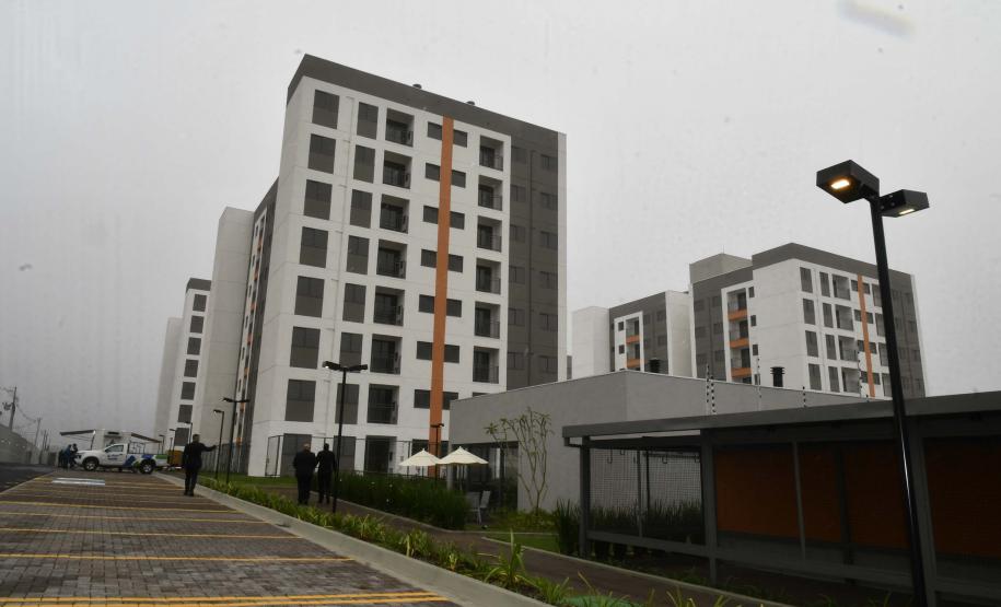 Ratinho Junior inaugura residencial com 320 unidades em Londrina, no Norte do Estado