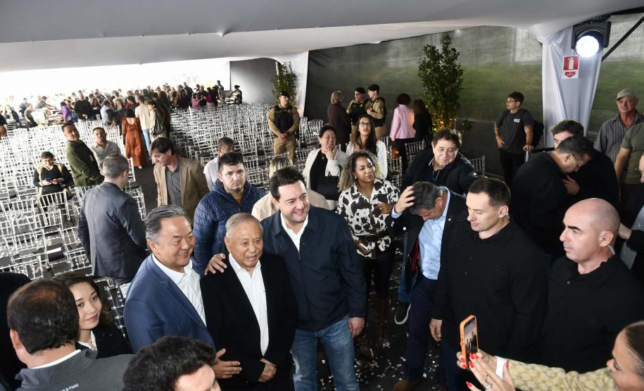 Ratinho Junior inaugura residencial com 320 unidades em Londrina, no Norte do Estado