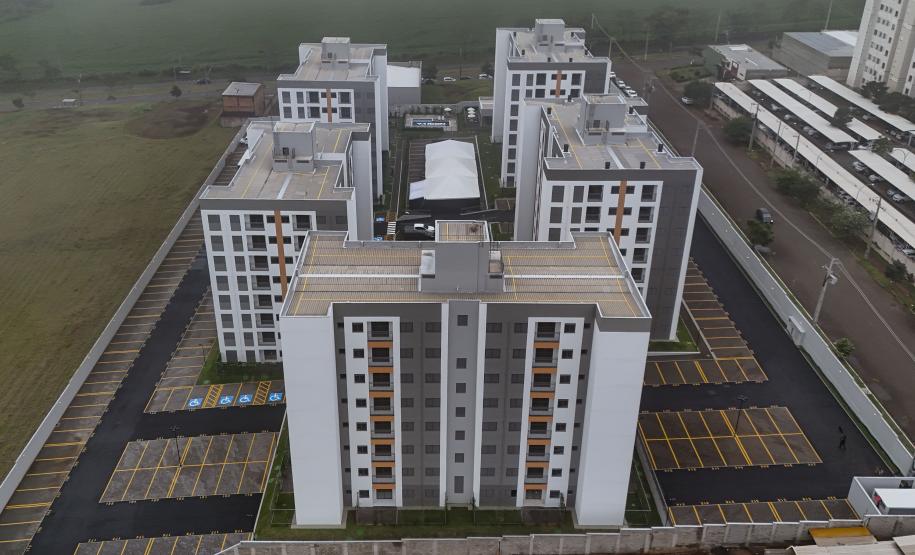 Ratinho Junior inaugura residencial com 320 unidades em Londrina, no Norte do Estado