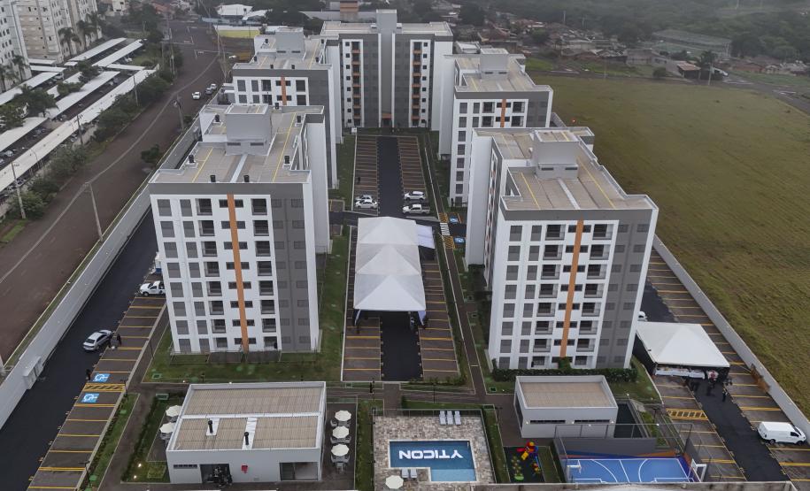 Ratinho Junior inaugura residencial com 320 unidades em Londrina, no Norte do Estado