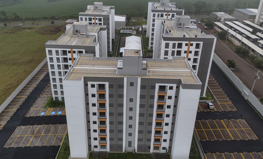 Ratinho Junior inaugura residencial com 320 unidades em Londrina, no Norte do Estado