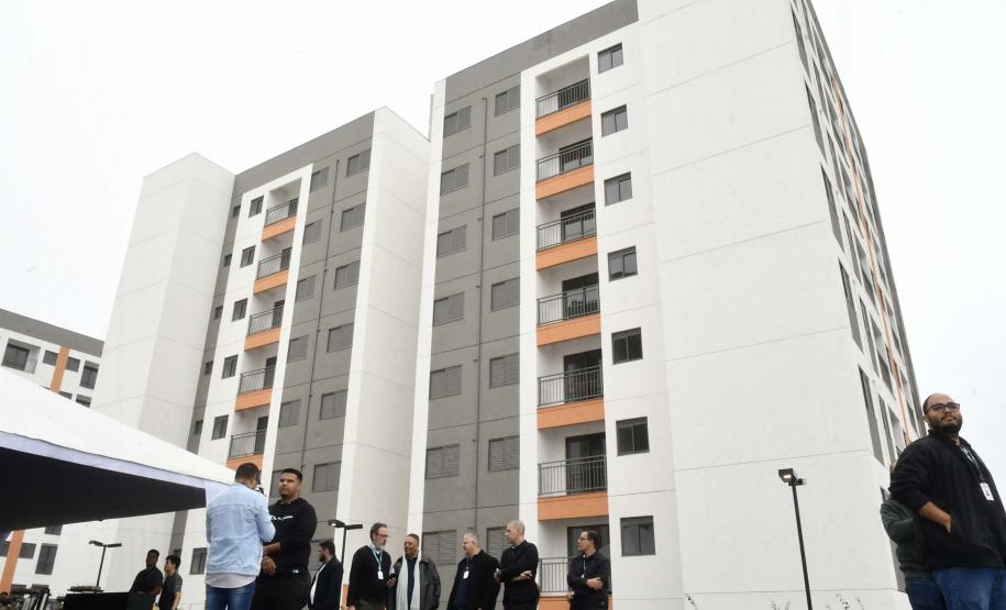 Ratinho Junior inaugura residencial com 320 unidades em Londrina, no Norte do Estado