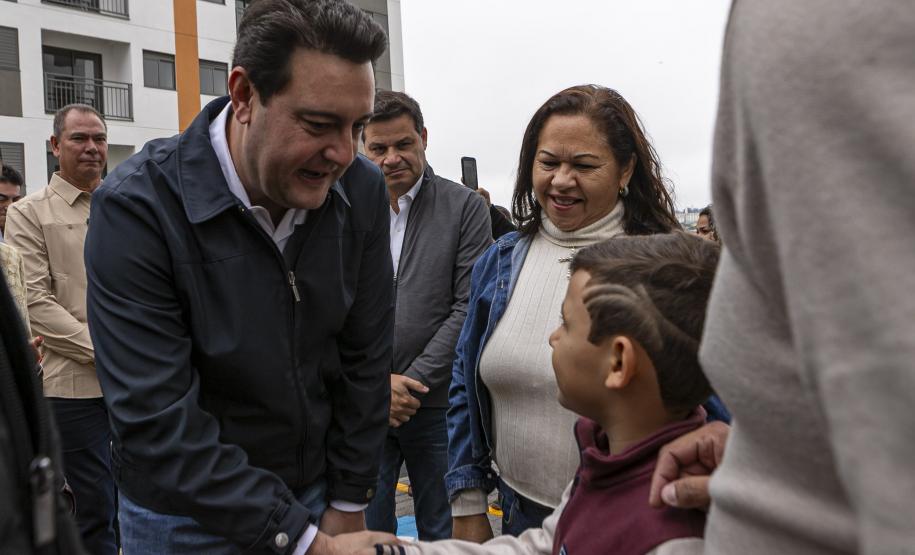 Ratinho Junior inaugura residencial com 320 unidades em Londrina, no Norte do Estado