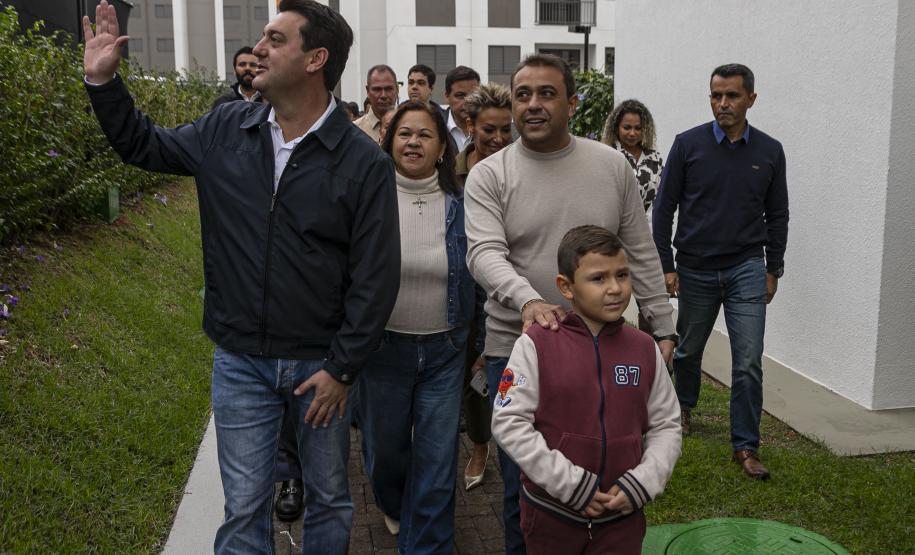 Ratinho Junior inaugura residencial com 320 unidades em Londrina, no Norte do Estado