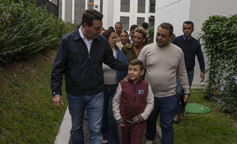 Ratinho Junior inaugura residencial com 320 unidades em Londrina, no Norte do Estado