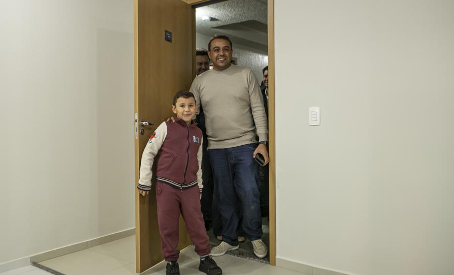 Ratinho Junior inaugura residencial com 320 unidades em Londrina, no Norte do Estado