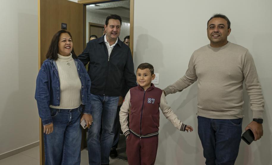 Ratinho Junior inaugura residencial com 320 unidades em Londrina, no Norte do Estado