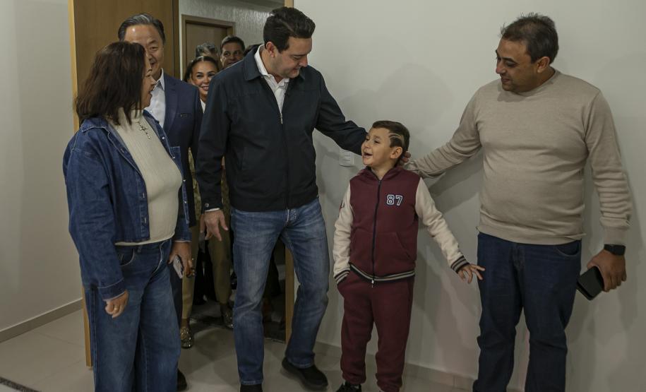 Ratinho Junior inaugura residencial com 320 unidades em Londrina, no Norte do Estado