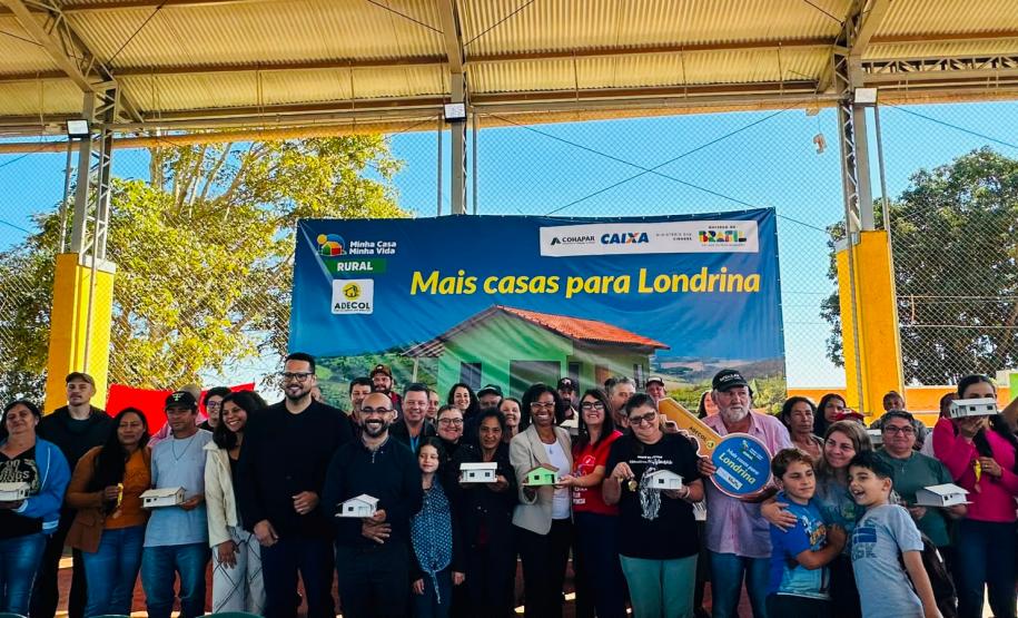Parceria entre Estado, União e Município viabiliza moradias para assentados em Londrina