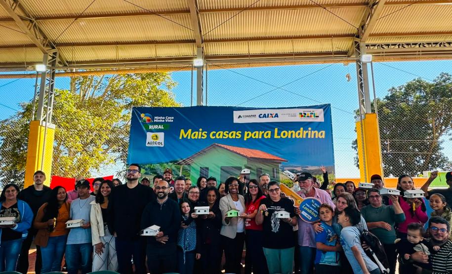 Parceria entre Estado, União e Município viabiliza moradias para assentados em Londrina