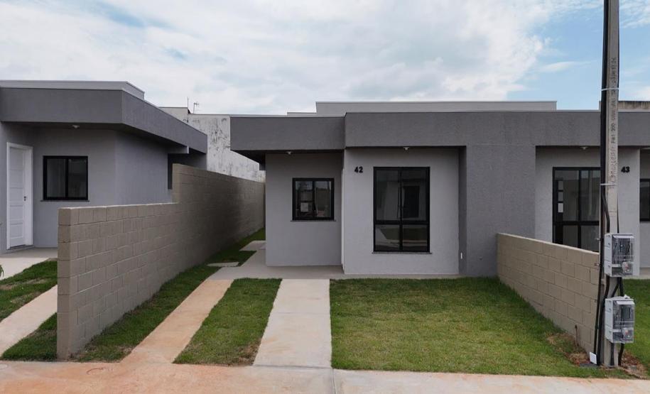 Em Ponta Grossa, condomínio com 47 casas é inaugurado com recursos estaduais
