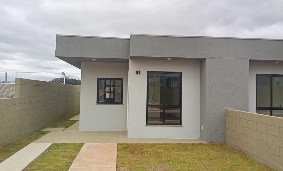Em Ponta Grossa, condomínio com 47 casas é inaugurado com recursos estaduais