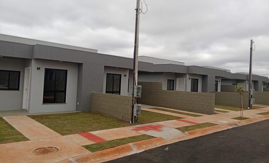 Em Ponta Grossa, condomínio com 47 casas é inaugurado com recursos estaduais