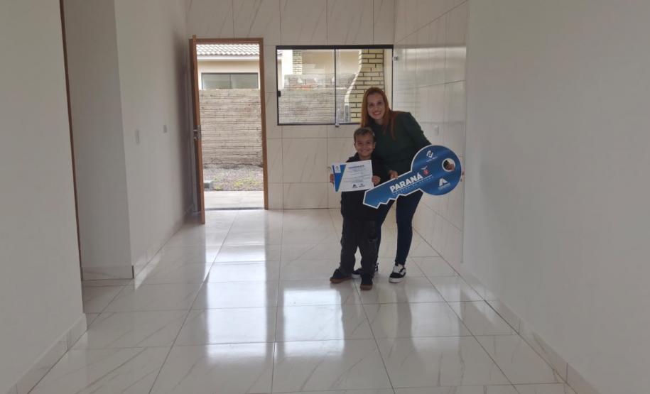 44 famílias de Paiçandu recebem subsídios do programa Casa Fácil e conquistam moradias próprias