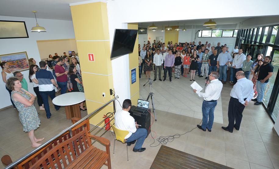 O presidente da Companhia de Habitação do Paraná (Cohapar), Jorge Lange, realizou a primeira reunião trabalho com os funcionários da empresa nesta segunda-feira (14). A assinatura do termo de posse aconteceu na última sexta-feira (11), após a indicação do governador Carlos Massa Ratinho Junior ter sido aprovada pelo Conselho de Administração da companhia.