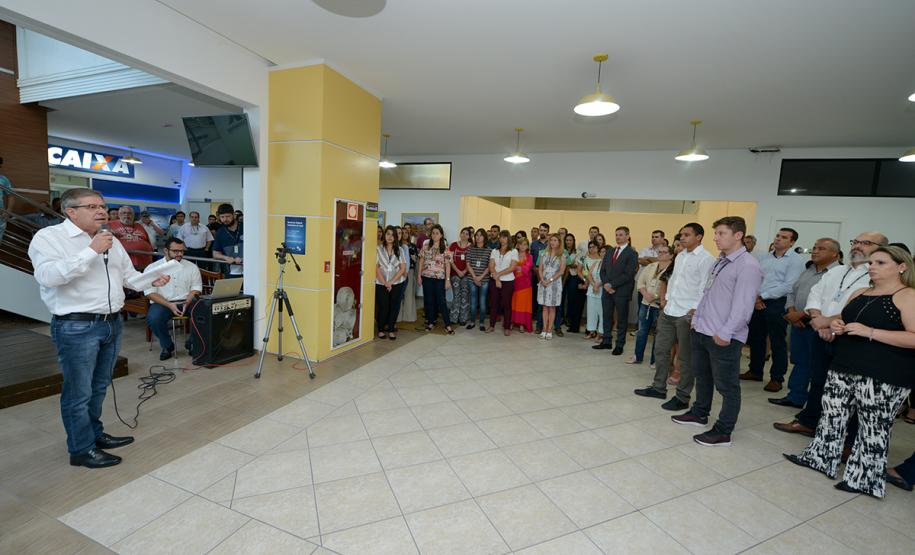 O presidente da Companhia de Habitação do Paraná (Cohapar), Jorge Lange, realizou a primeira reunião trabalho com os funcionários da empresa nesta segunda-feira (14). A assinatura do termo de posse aconteceu na última sexta-feira (11), após a indicação do governador Carlos Massa Ratinho Junior ter sido aprovada pelo Conselho de Administração da companhia.