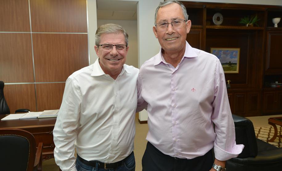 Um projeto que prevê a construção de 42 novas moradias para famílias carentes de Sengés foi o tema de um encontro entre o prefeito, Nelson Ramos (Pezinho), e o presidente da Cohapar, Jorge Lange. Os dois estiveram reunidos nesta segunda-feira (14) na sede da companhia, em Curitiba.