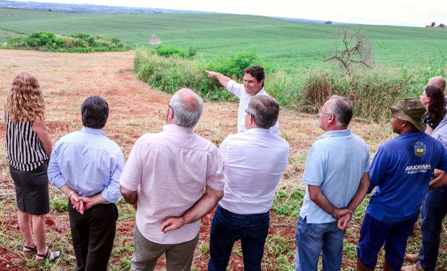 Presidente da Cohapar visita Apucarana e encaminha projetos O presidente da Companhia Paranaense de Habitação (Cohapar) Jorge Lange, cumpriu agenda nesta sexta-feira em Apucarana. Ele deu posse à assistente social Elisângela Costa Araújo, na chefia do escritório regional da Cohapar em Apucarana. E, em seguida, esteve na Prefeitura de Apucarana, retribuindo a visita que recebeu na semana anterior, do prefeito em exercício Junior da Femac.