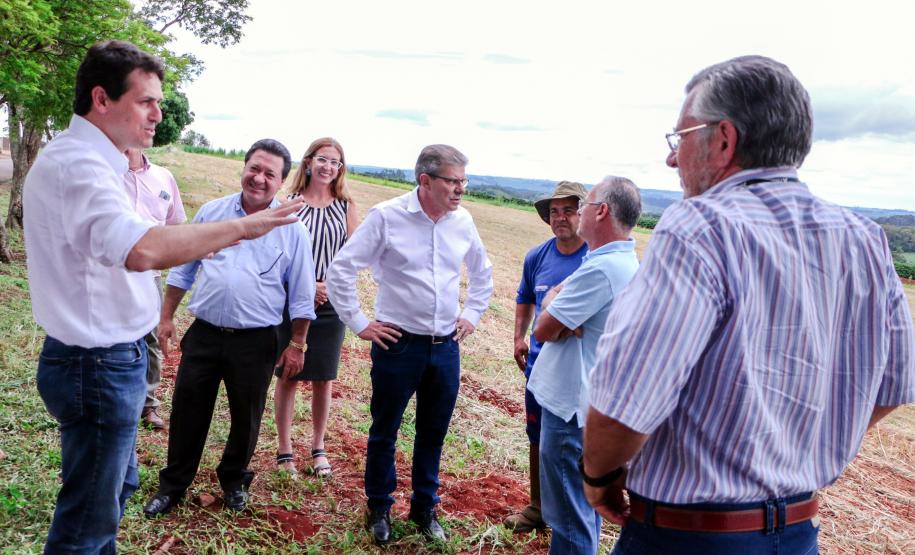 Presidente da Cohapar visita Apucarana e encaminha projetos O presidente da Companhia Paranaense de Habitação (Cohapar) Jorge Lange, cumpriu agenda nesta sexta-feira em Apucarana. Ele deu posse à assistente social Elisângela Costa Araújo, na chefia do escritório regional da Cohapar em Apucarana. E, em seguida, esteve na Prefeitura de Apucarana, retribuindo a visita que recebeu na semana anterior, do prefeito em exercício Junior da Femac.